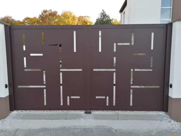 Hliníková brána, vypalovaná